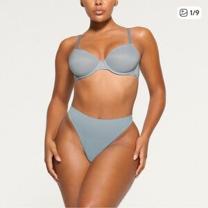 SKIMS🩵 weightless Demi bra